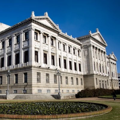 Foto del palacio legislativo desde fuera